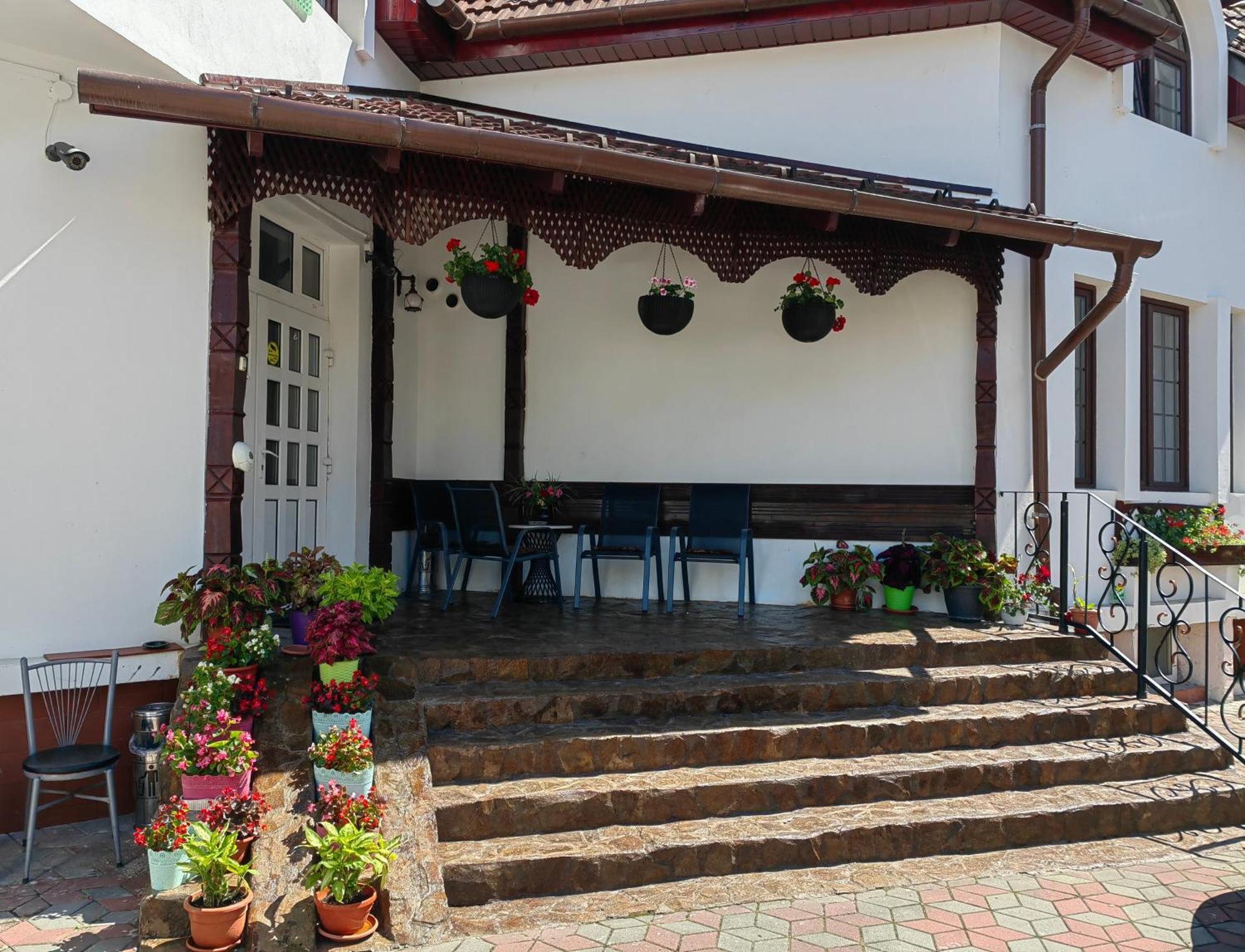 Pensiunea Millenium Sibiu With Parking - Motorcycle Friendly Travel Routes Exterior photo